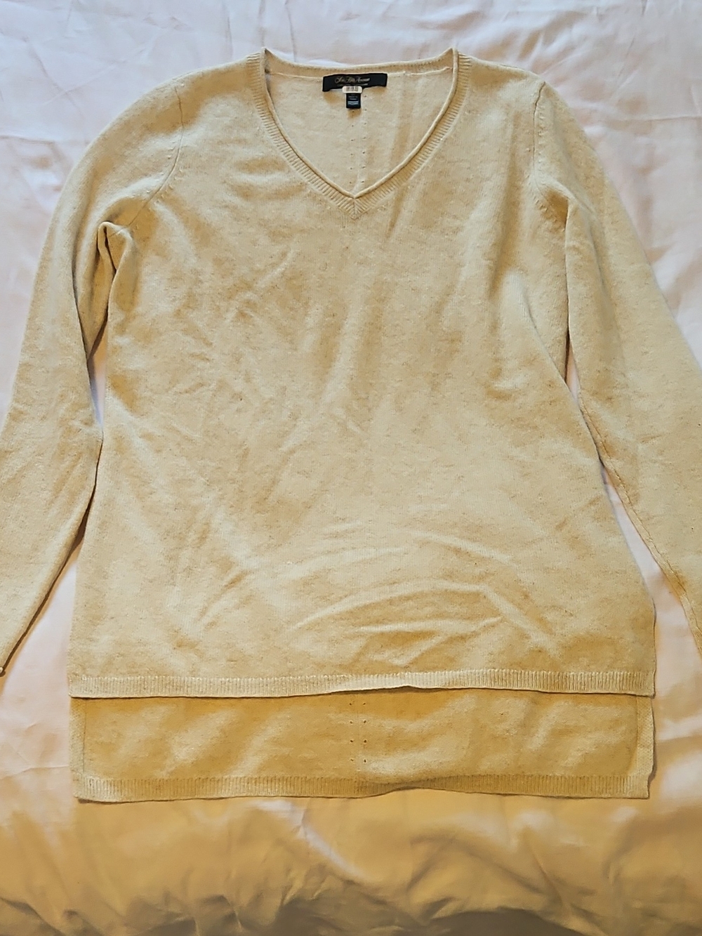 Saks Fifth Avenue Cream V-Neck Long Sleeve 100% Cashmere Sweater
